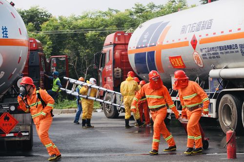 吉利区开展危险化学品运输企业联合应急救援演练